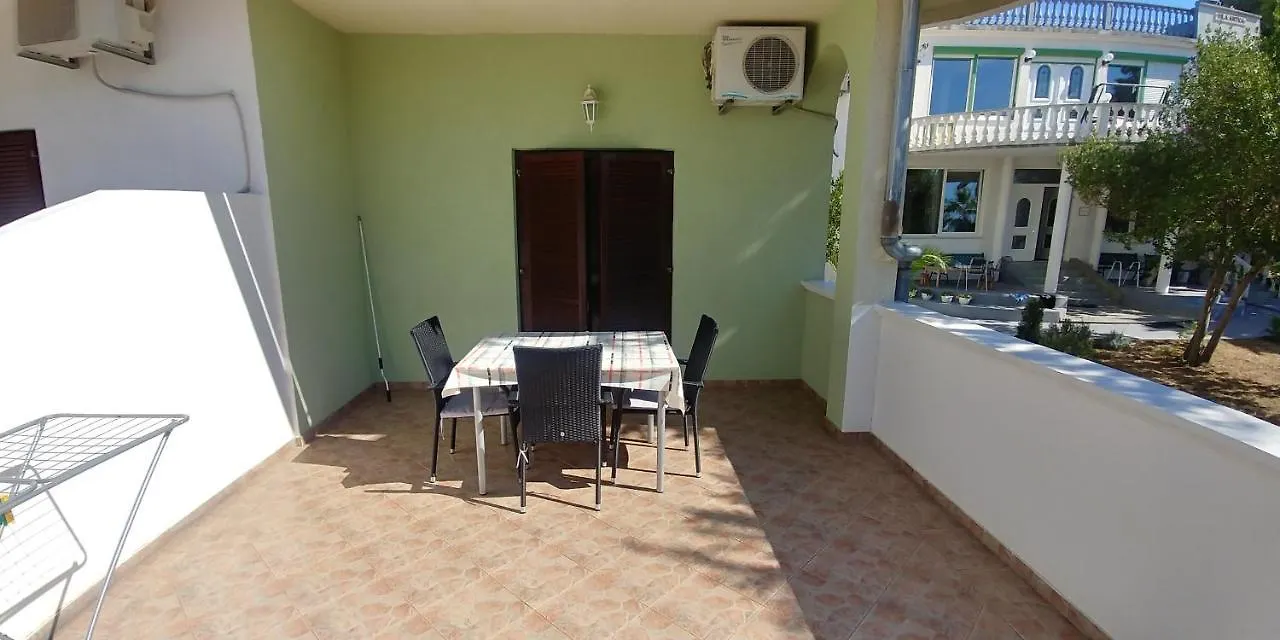 Apartments Paula Starigrad Paklenica Guest house