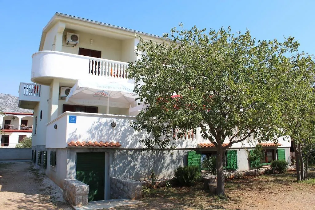 Guest house Apartments Paula Starigrad Paklenica