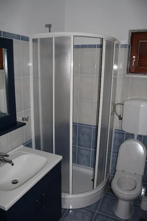 Guest house Apartments Paula Starigrad Paklenica
